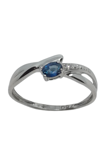 Bague en or gris, saphir et diamant