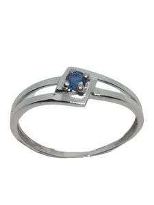 Bague en or gris, saphir